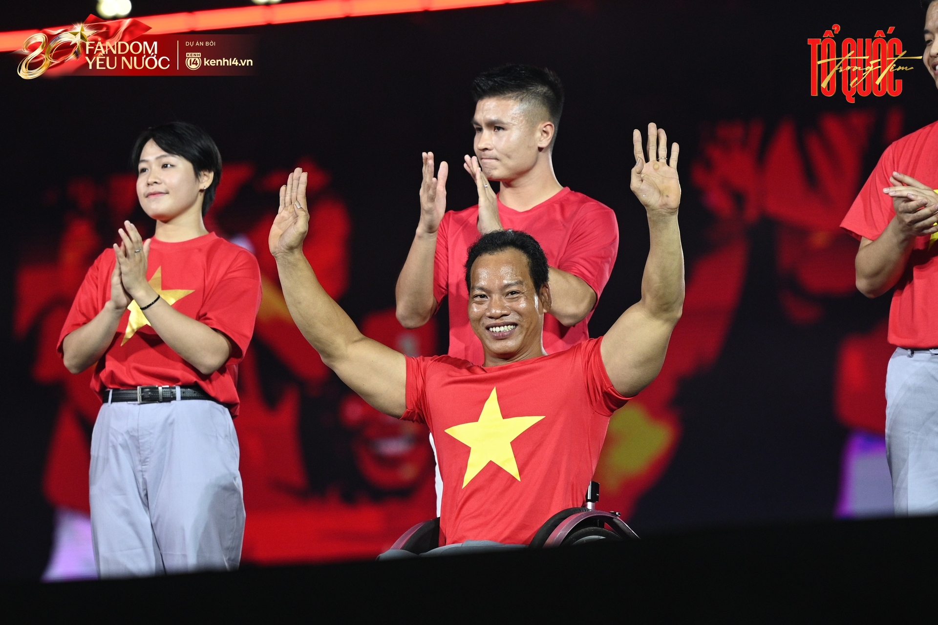 Quang Hải dẫn Chu Thanh Huyền đến dự concert, màn đọ sắc với Ánh Viên đời thực gây sốt!- Ảnh 11. Quang Hải dẫn Chu Thanh Huyền đến dự concert, màn đọ sắc với Ánh Viên đời thực gây sốt!- Ảnh 11.