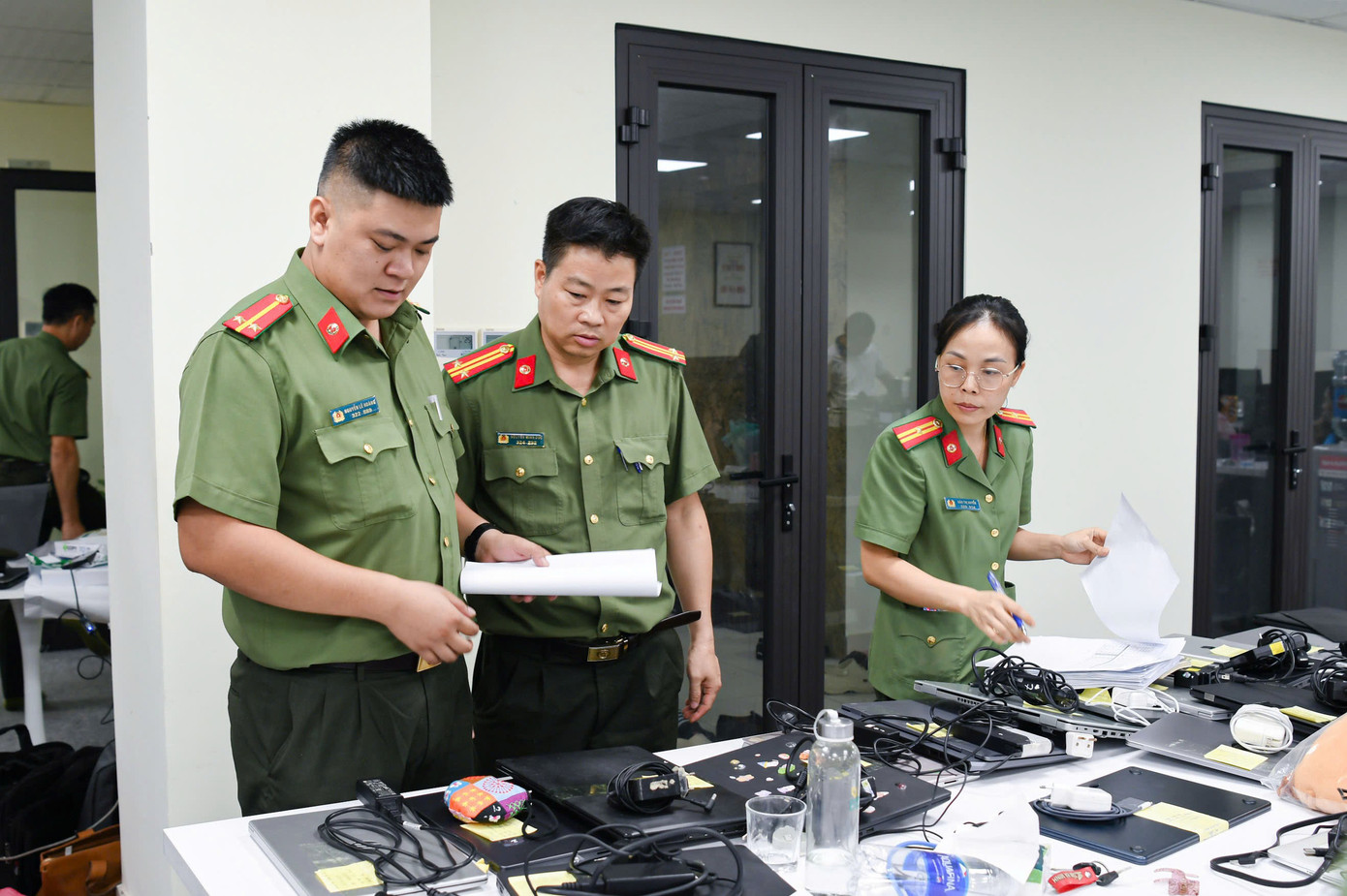 Triệt phá tổ chức lừa đảo tiền ảo quy mô hàng tỷ USD tại Phú Thọ - Ảnh 3.