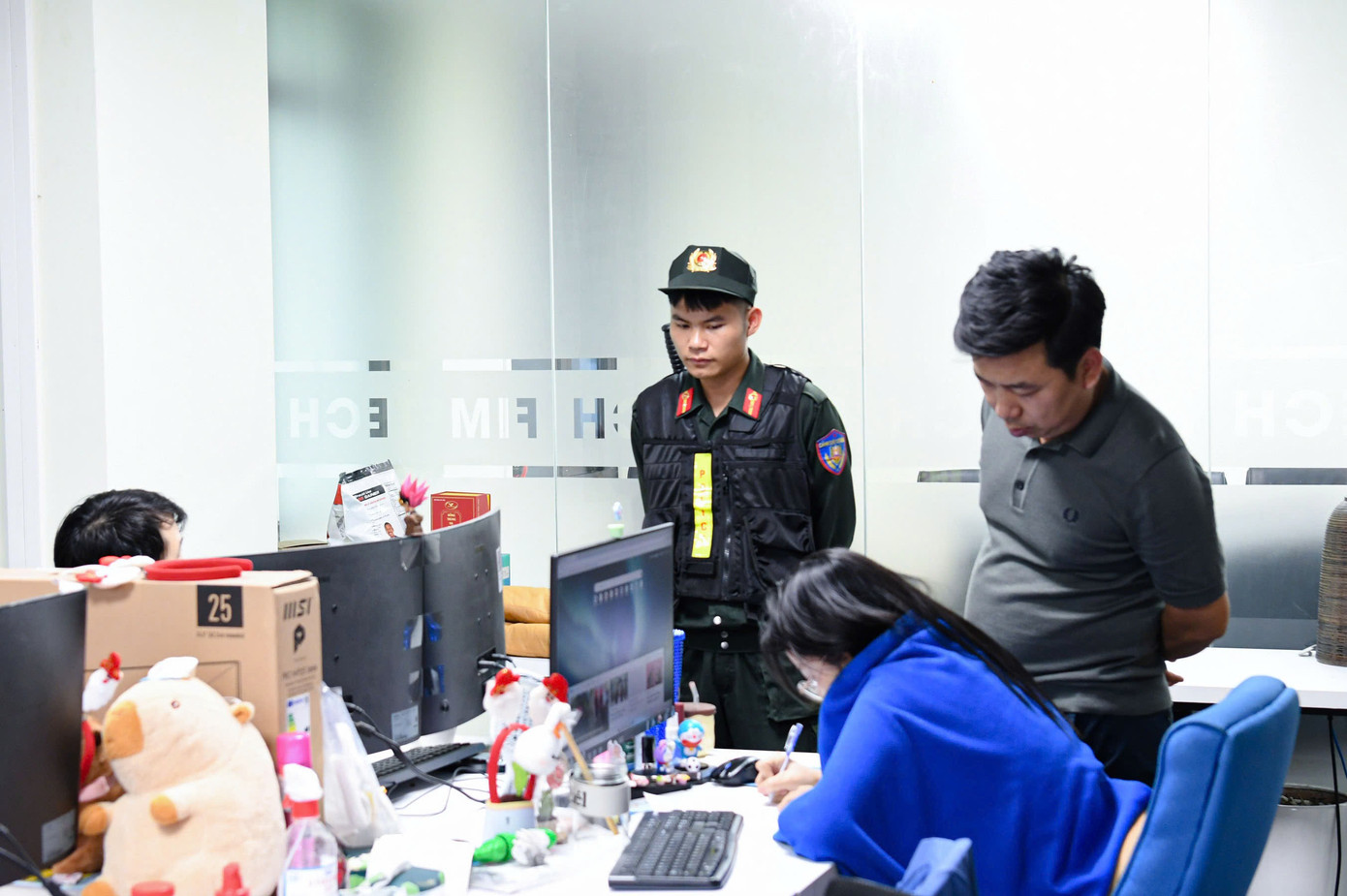 Triệt phá tổ chức lừa đảo tiền ảo quy mô hàng tỷ USD tại Phú Thọ - Ảnh 4.