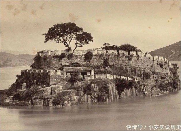 6 ảnh hiếm cuối thời nhà Thanh: Vợ lẽ lén tỏ thái độ với chính thất, binh lính tập luyện khí thế sôi sục - Ảnh 5.