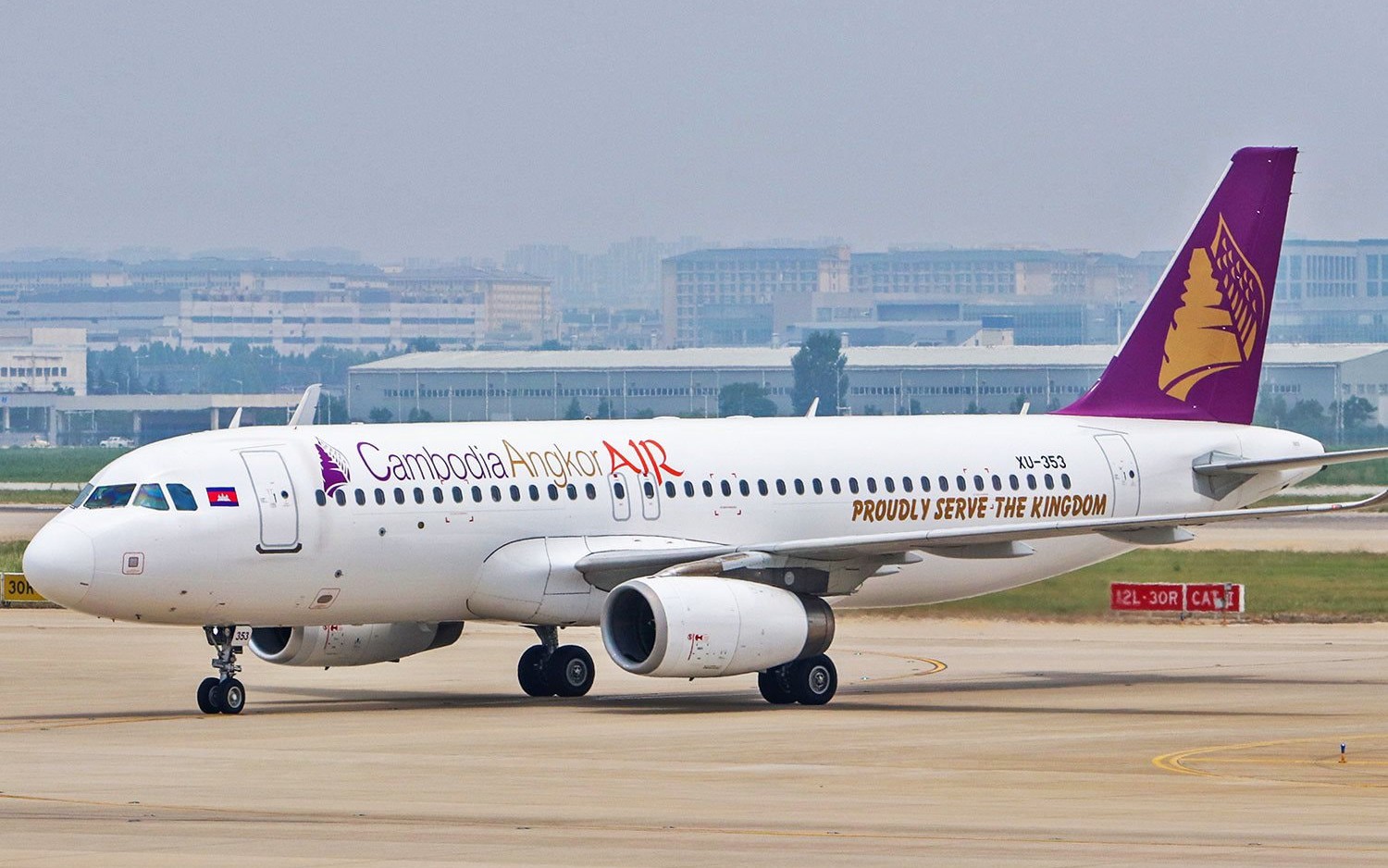 Campuchia lần đầu đưa “quốc bảo” triệu đô sang Trung Quốc bằng máy bay