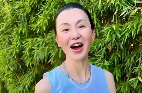 "Nữ hoàng màn ảnh" Trương Mạn Ngọc hiếm hoi lộ diện, tuổi 61 lặng lẽ và bình dị - Ảnh 1.