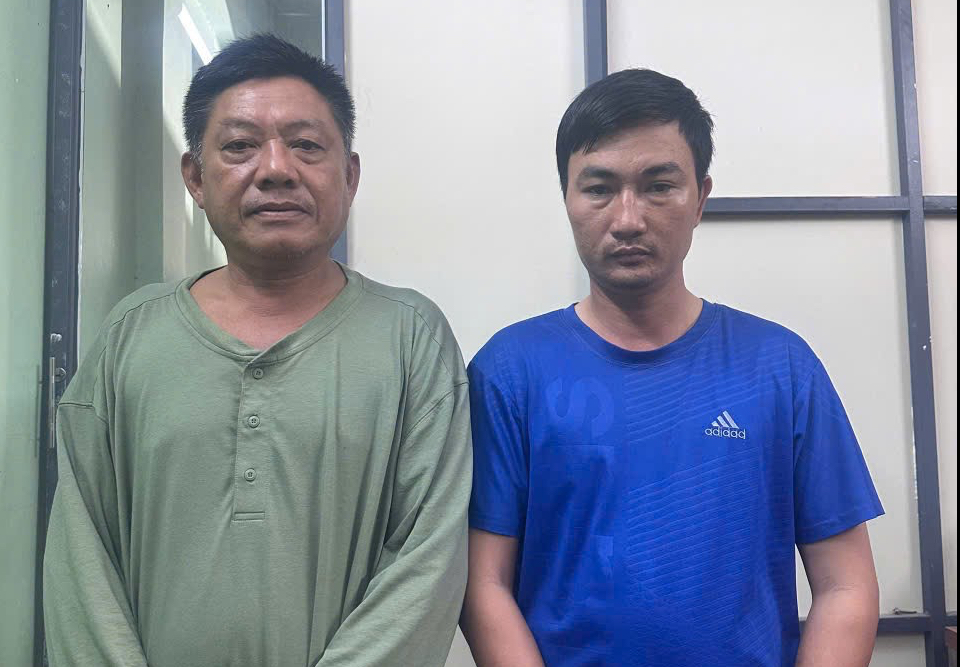 Công an TP HCM bắt 2 người đánh nhau do mâu thuẫn giao thông- Ảnh 1.