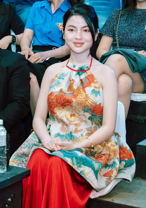 Quang Hải dẫn Chu Thanh Huyền đến dự concert, màn đọ sắc với Ánh Viên đời thực gây sốt!- Ảnh 8. Quang Hải dẫn Chu Thanh Huyền đến dự concert, màn đọ sắc với Ánh Viên đời thực gây sốt!- Ảnh 8.