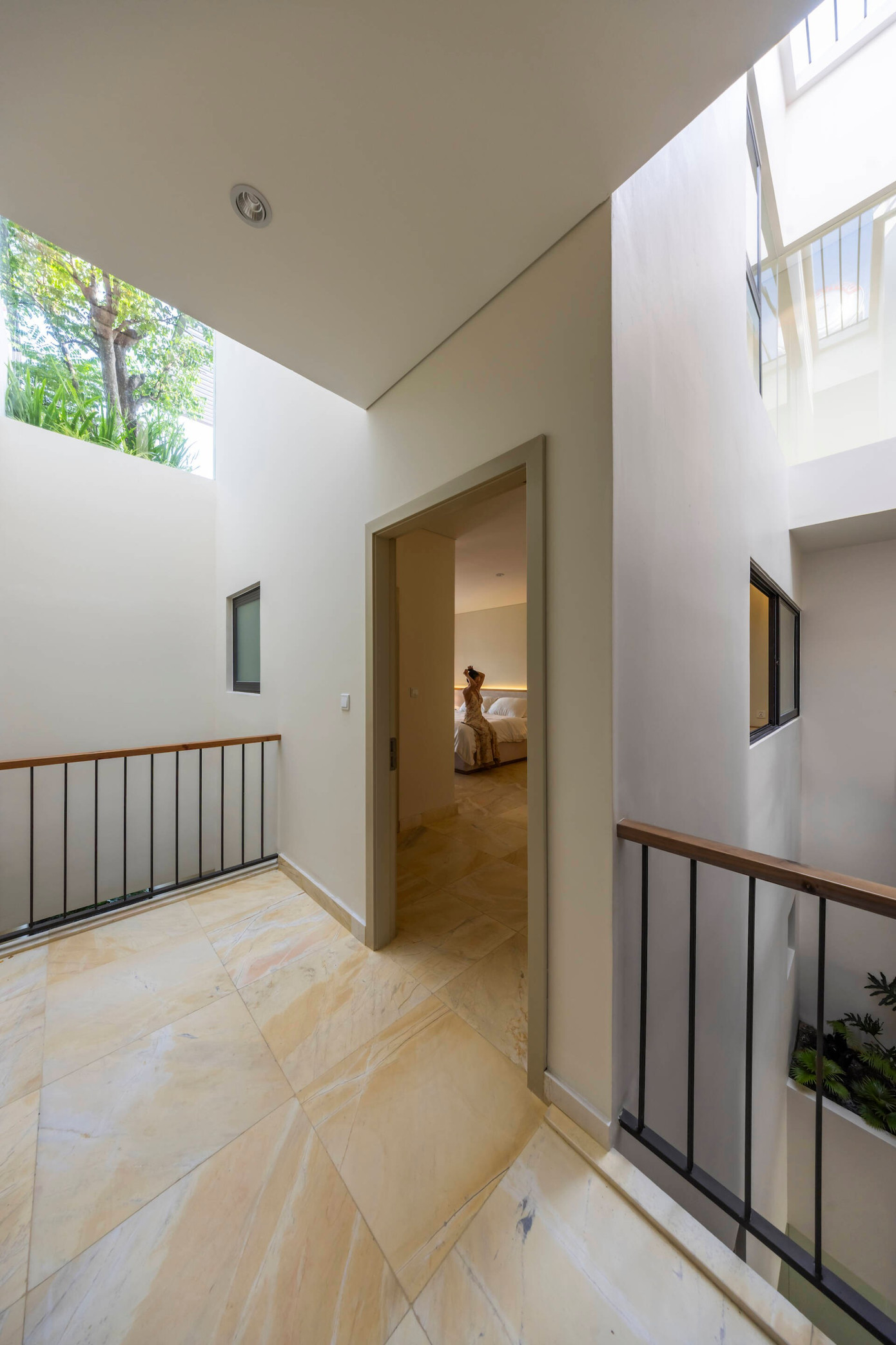 Thiết kế nh&agrave; 5 tầng t&iacute;ch hợp kh&ocirc;ng gian sống v&agrave; kinh doanh tại Nha Trang - Ảnh 3.