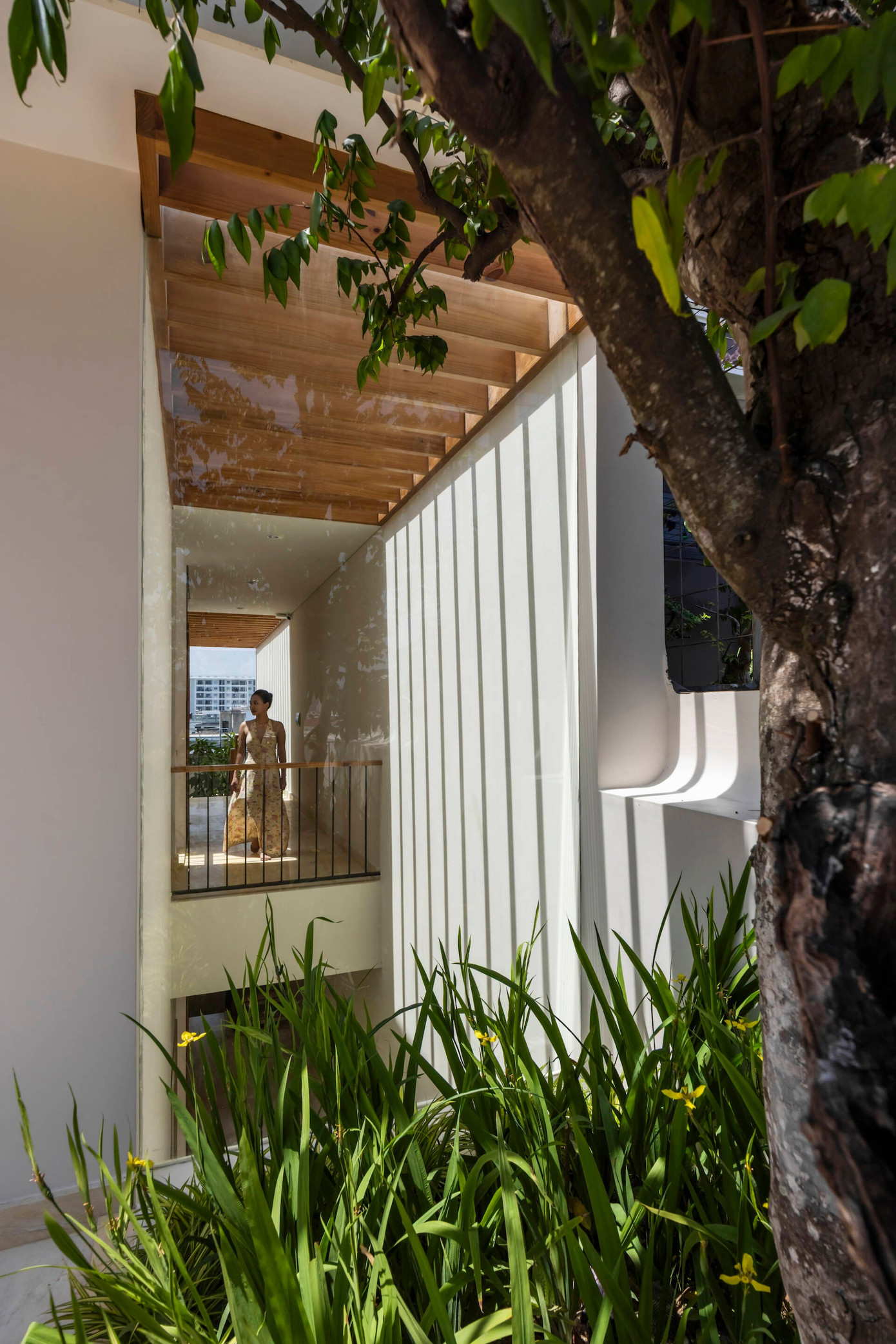 Thiết kế nh&agrave; 5 tầng t&iacute;ch hợp kh&ocirc;ng gian sống v&agrave; kinh doanh tại Nha Trang - Ảnh 4.