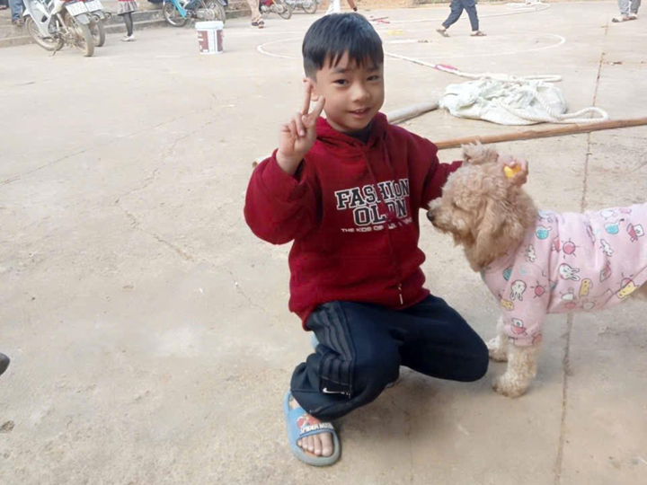 Bé trai 5 tuổi mất tích bí ẩn ở Sơn La khi chơi ở sân nhà - Ảnh 2. Bé trai 5 tuổi mất tích bí ẩn ở Sơn La khi chơi ở sân nhà - Ảnh 2.