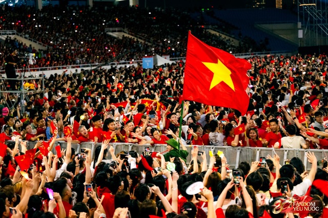 Những khoảnh khắc không thể quên trong Concert Quốc Gia tại sân Mỹ Đình - Ảnh 14. Những khoảnh khắc không thể quên trong Concert Quốc Gia tại sân Mỹ Đình - Ảnh 14.