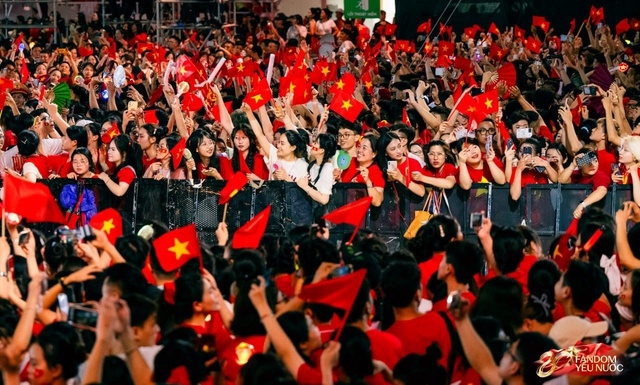 Những khoảnh khắc không thể quên trong Concert Quốc Gia tại sân Mỹ Đình - Ảnh 11. Những khoảnh khắc không thể quên trong Concert Quốc Gia tại sân Mỹ Đình - Ảnh 11.