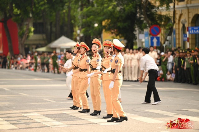 Gặp nữ thiếu tá trong vai "girl phố" náo loạn Hồ Gươm: Phải thể hiện thật "ngọt" để khán giả tin vào nhân vật! - Ảnh 1. Gặp nữ thiếu tá trong vai "girl phố" náo loạn Hồ Gươm: Phải thể hiện thật "ngọt" để khán giả tin vào nhân vật! - Ảnh 1.