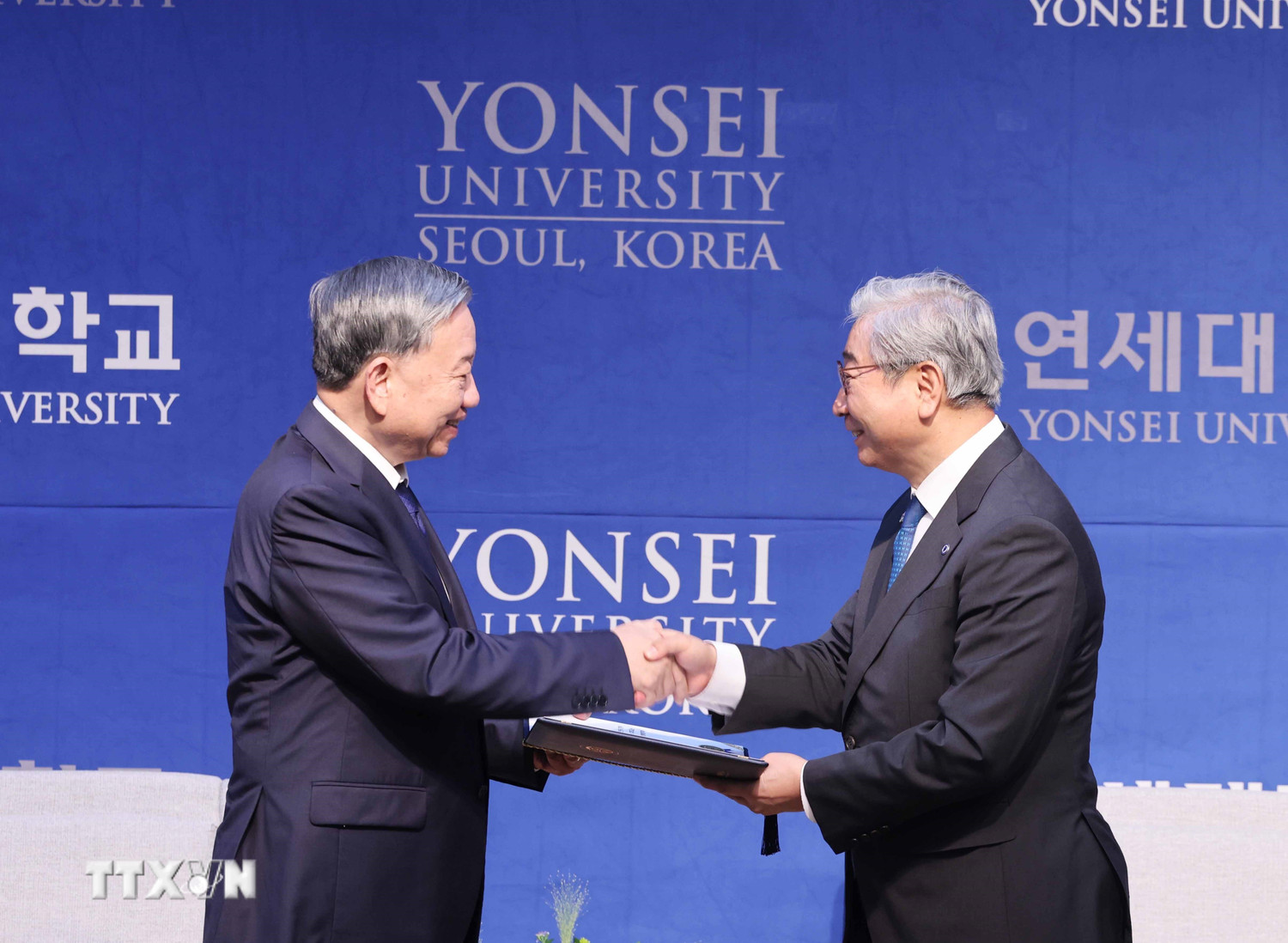 Trao Bằng Tiến sĩ danh dự tặng Tổng Bí thư Tô Lâm - Ảnh 2.