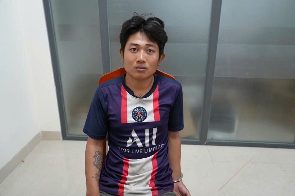 Thanh niên đập phá ô tô vì bị hủy kèo nhậu tại Phan Thiết - Ảnh 1.