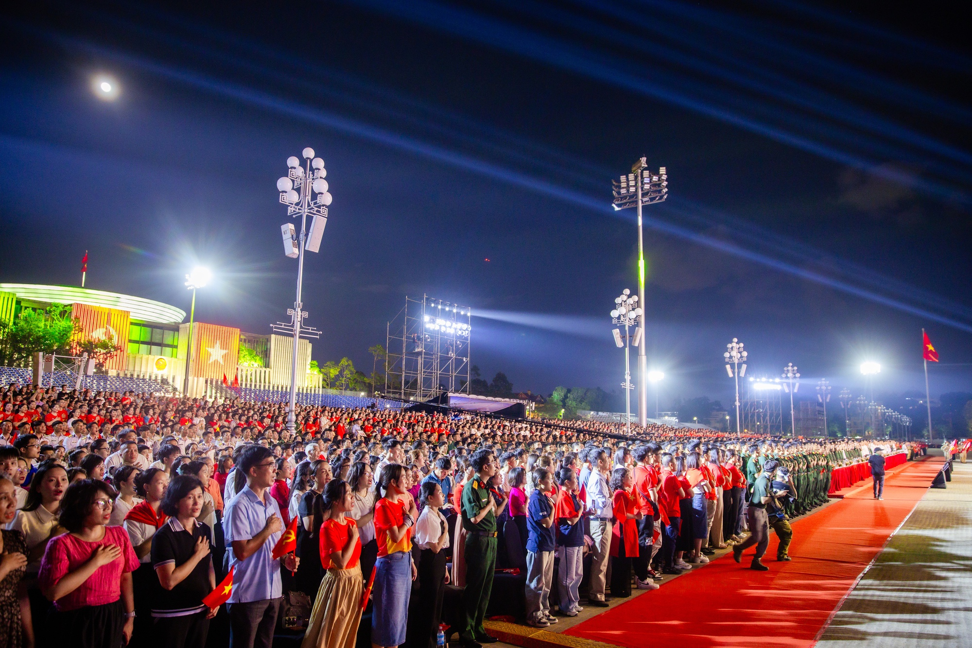 Đạo diễn Phạm Hoàng Giang tiết lộ hậu trường căng thẳng khi thực hiện concert quốc gia- Ảnh 7. Đạo diễn Phạm Hoàng Giang tiết lộ hậu trường căng thẳng khi thực hiện concert quốc gia- Ảnh 7.