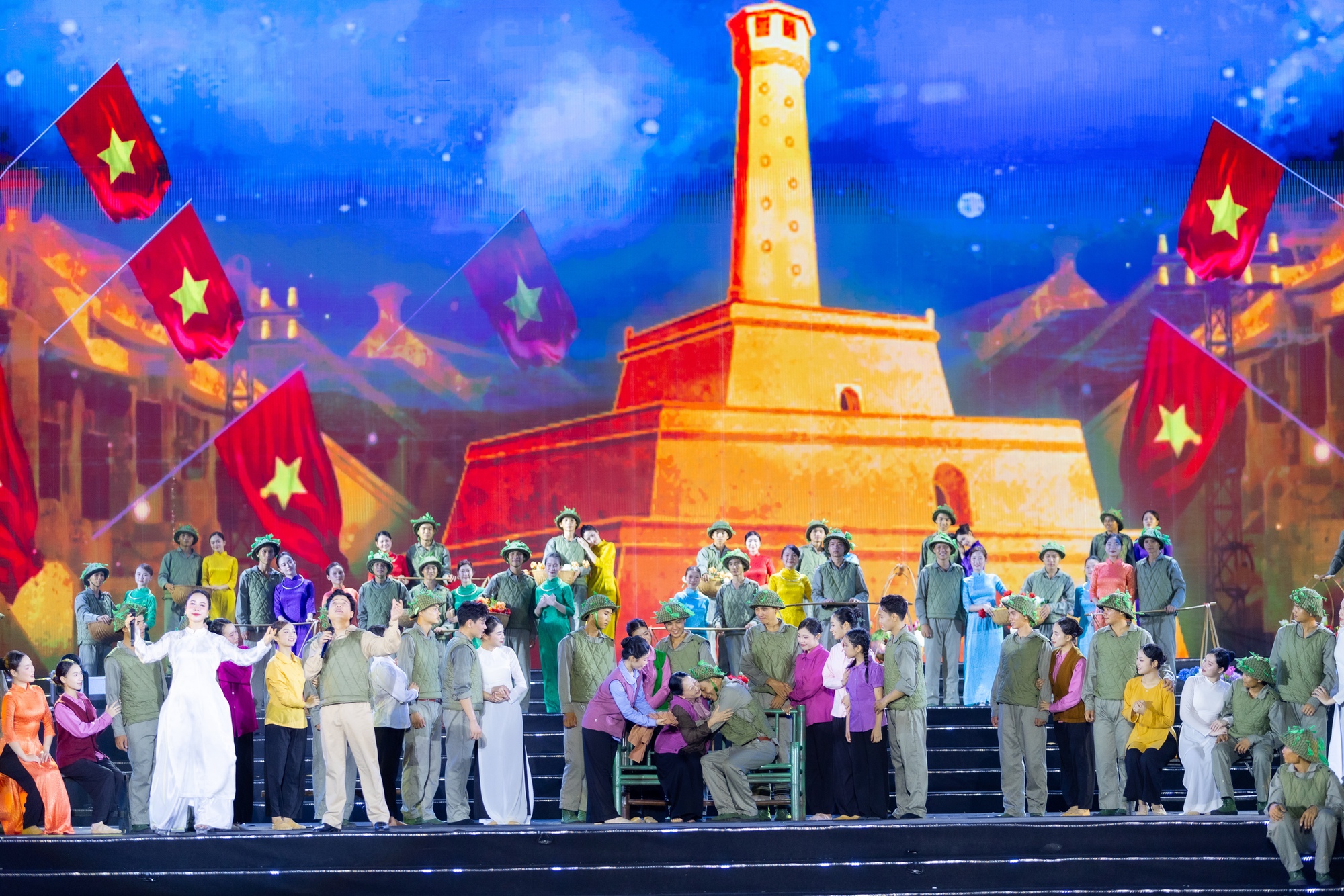 Đạo diễn Phạm Hoàng Giang tiết lộ hậu trường căng thẳng khi thực hiện concert quốc gia- Ảnh 1. Đạo diễn Phạm Hoàng Giang tiết lộ hậu trường căng thẳng khi thực hiện concert quốc gia- Ảnh 1.