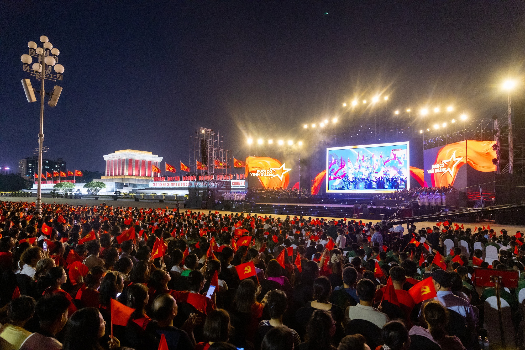 Đạo diễn Phạm Hoàng Giang tiết lộ hậu trường căng thẳng khi thực hiện concert quốc gia- Ảnh 2. Đạo diễn Phạm Hoàng Giang tiết lộ hậu trường căng thẳng khi thực hiện concert quốc gia- Ảnh 2.