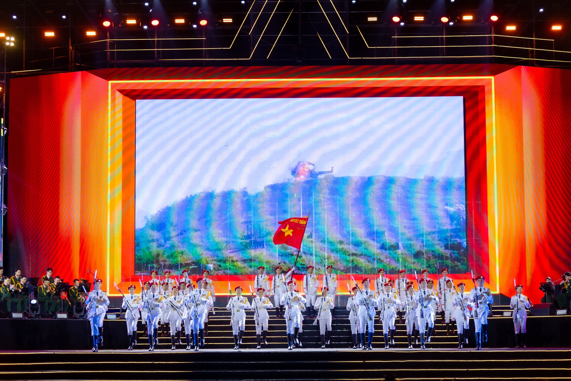 Đạo diễn Phạm Hoàng Giang tiết lộ hậu trường căng thẳng khi thực hiện concert quốc gia- Ảnh 3. Đạo diễn Phạm Hoàng Giang tiết lộ hậu trường căng thẳng khi thực hiện concert quốc gia- Ảnh 3.
