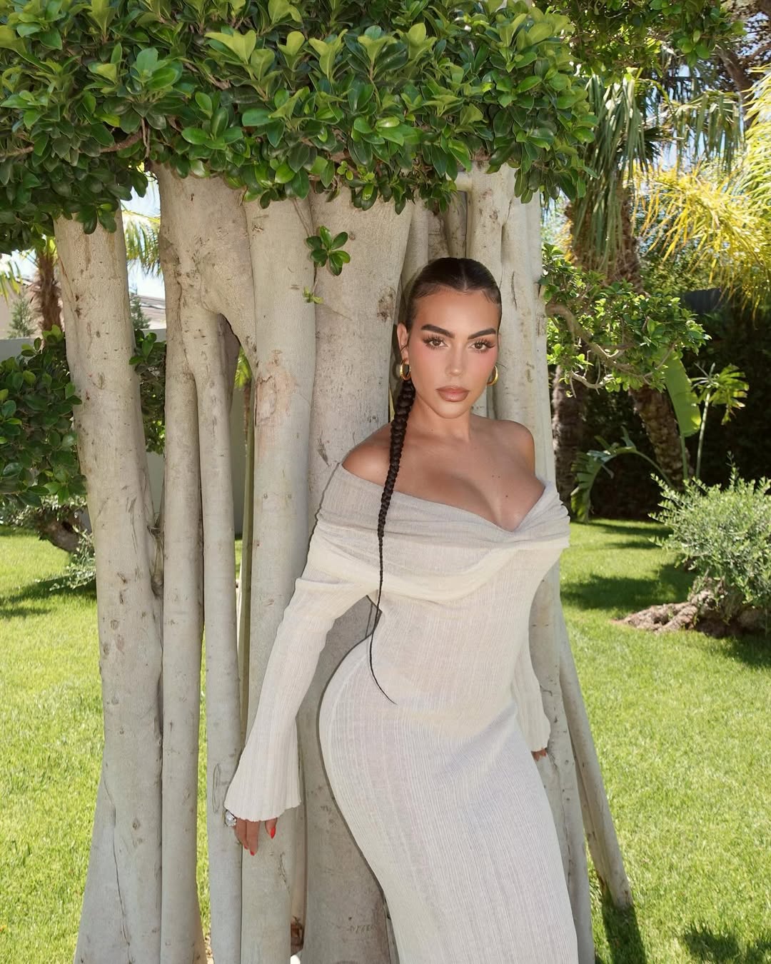 Vợ sắp cưới của Ronaldo - Georgina Rodriguez visual cực đỉnh, body đồng hồ c&aacute;t diện bikini mới "bỏng mắt" - Ảnh 3.