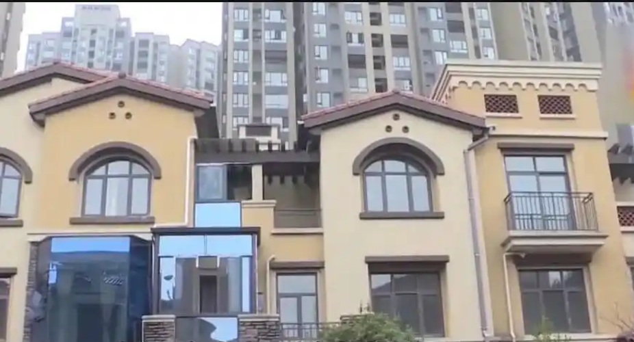 Người đàn ông giàu có sống trong biệt thự 6 tỷ đau khổ vì thất tình - Ảnh 3.