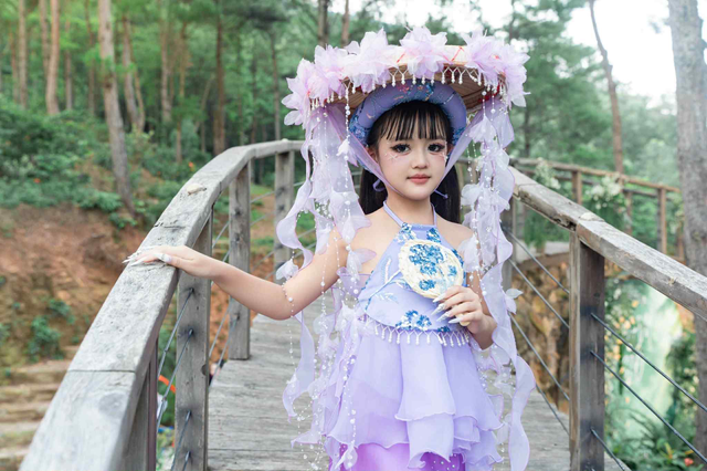 Diễn viên Minh Cúc gây ấn tượng trên sàn catwalk- Ảnh 5.
