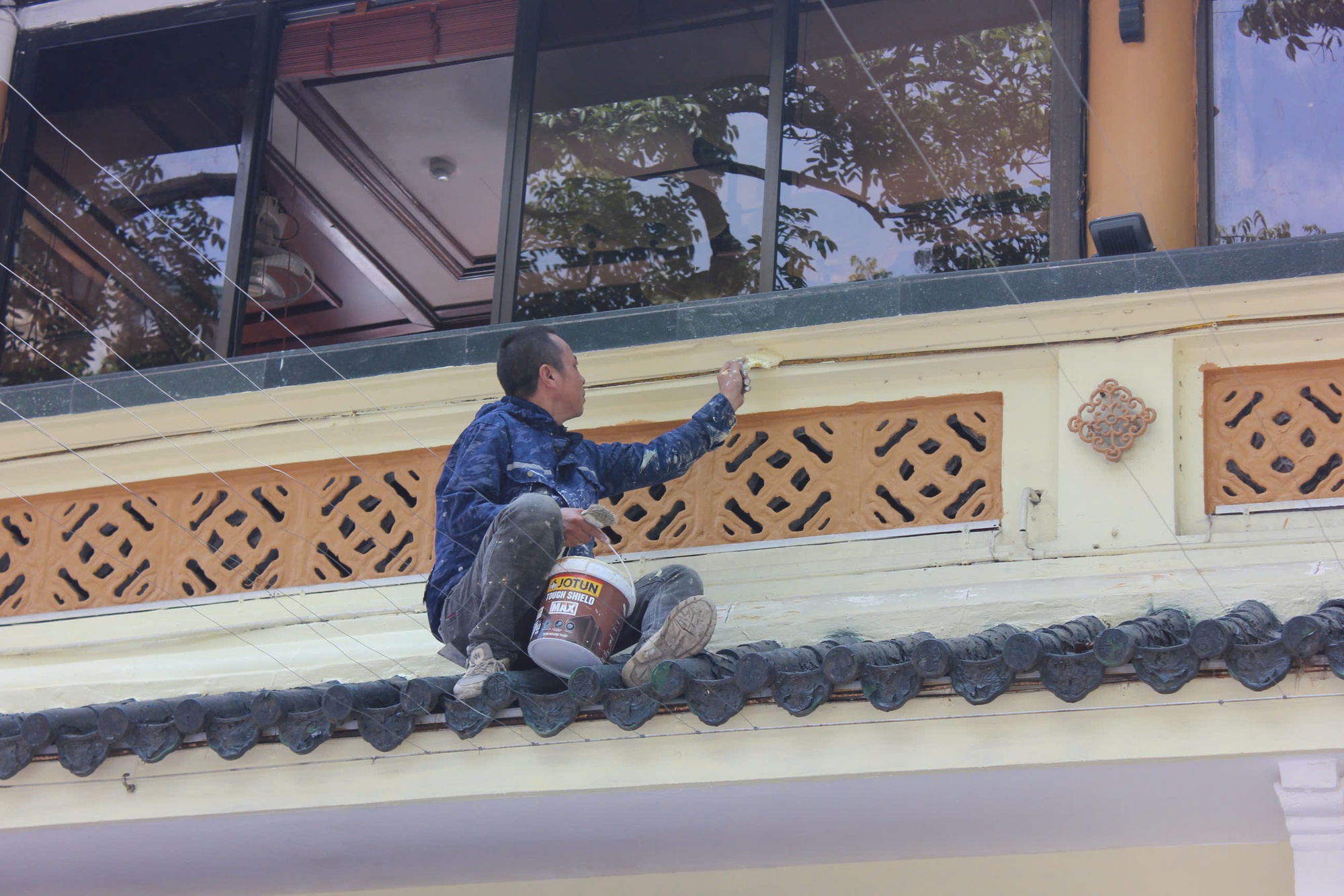 Tháo dỡ hạng mục tạm tại nhà hàng thủy tạ bên hồ Gươm , khôi phục kiến trúc gốc - Ảnh 2. Tháo dỡ hạng mục tạm tại nhà hàng thủy tạ bên hồ Gươm , khôi phục kiến trúc gốc - Ảnh 2.