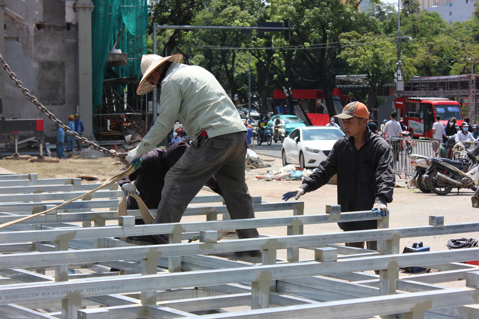 Tháo dỡ hạng mục tạm tại nhà hàng thủy tạ bên hồ Gươm , khôi phục kiến trúc gốc - Ảnh 14. Tháo dỡ hạng mục tạm tại nhà hàng thủy tạ bên hồ Gươm , khôi phục kiến trúc gốc - Ảnh 14.