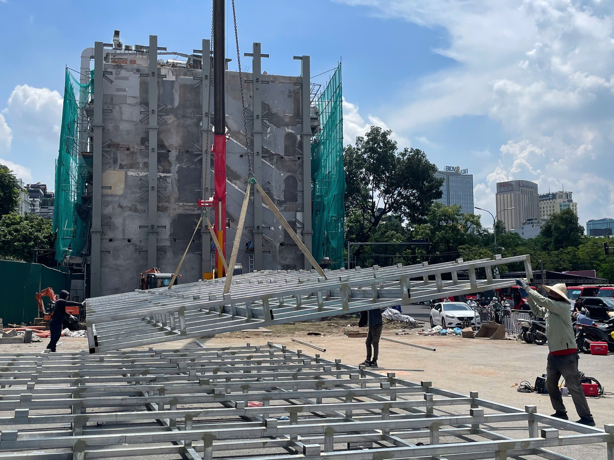 Tháo dỡ hạng mục tạm tại nhà hàng thủy tạ bên hồ Gươm , khôi phục kiến trúc gốc - Ảnh 10. Tháo dỡ hạng mục tạm tại nhà hàng thủy tạ bên hồ Gươm , khôi phục kiến trúc gốc - Ảnh 10.