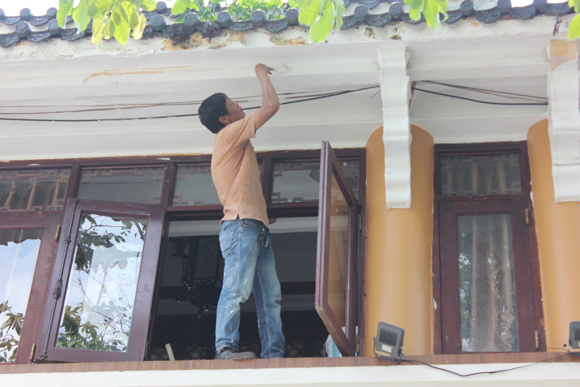 Tháo dỡ hạng mục tạm tại nhà hàng thủy tạ bên hồ Gươm , khôi phục kiến trúc gốc - Ảnh 3. Tháo dỡ hạng mục tạm tại nhà hàng thủy tạ bên hồ Gươm , khôi phục kiến trúc gốc - Ảnh 3.