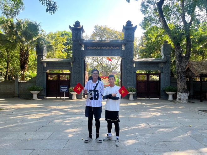 Hai ch&agrave;ng trai đi bộ hơn 2 th&aacute;ng để đến H&agrave; Nội dịp 2/9: Bữa s&aacute;ng kh&ocirc;ng thể n&agrave;o qu&ecirc;n ở Nghệ An- Ảnh 7.