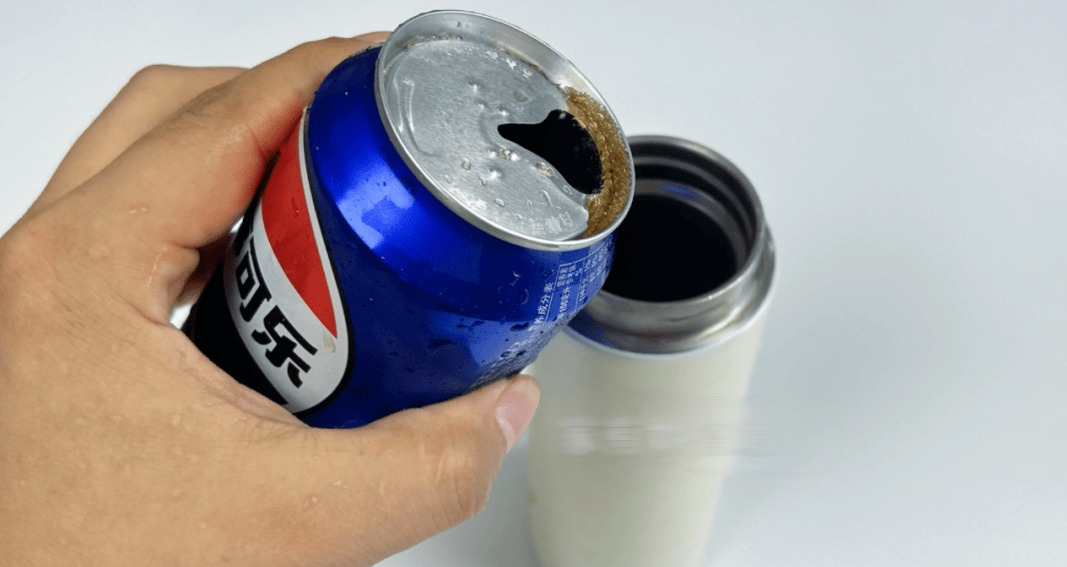 5 sai lầm khi d&ugrave;ng b&igrave;nh giữ nhiệt khiến bản th&acirc;n bị tổn hại, nhiễm kim loại nặng, dễ g&acirc;y ung thư- Ảnh 1.