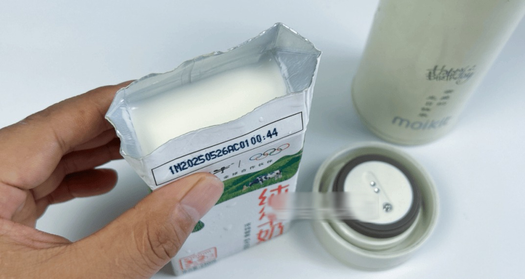 5 sai lầm khi d&ugrave;ng b&igrave;nh giữ nhiệt khiến bản th&acirc;n bị tổn hại, nhiễm kim loại nặng, dễ g&acirc;y ung thư- Ảnh 2.