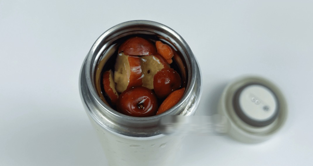 5 sai lầm khi d&ugrave;ng b&igrave;nh giữ nhiệt khiến bản th&acirc;n bị tổn hại, nhiễm kim loại nặng, dễ g&acirc;y ung thư- Ảnh 3.