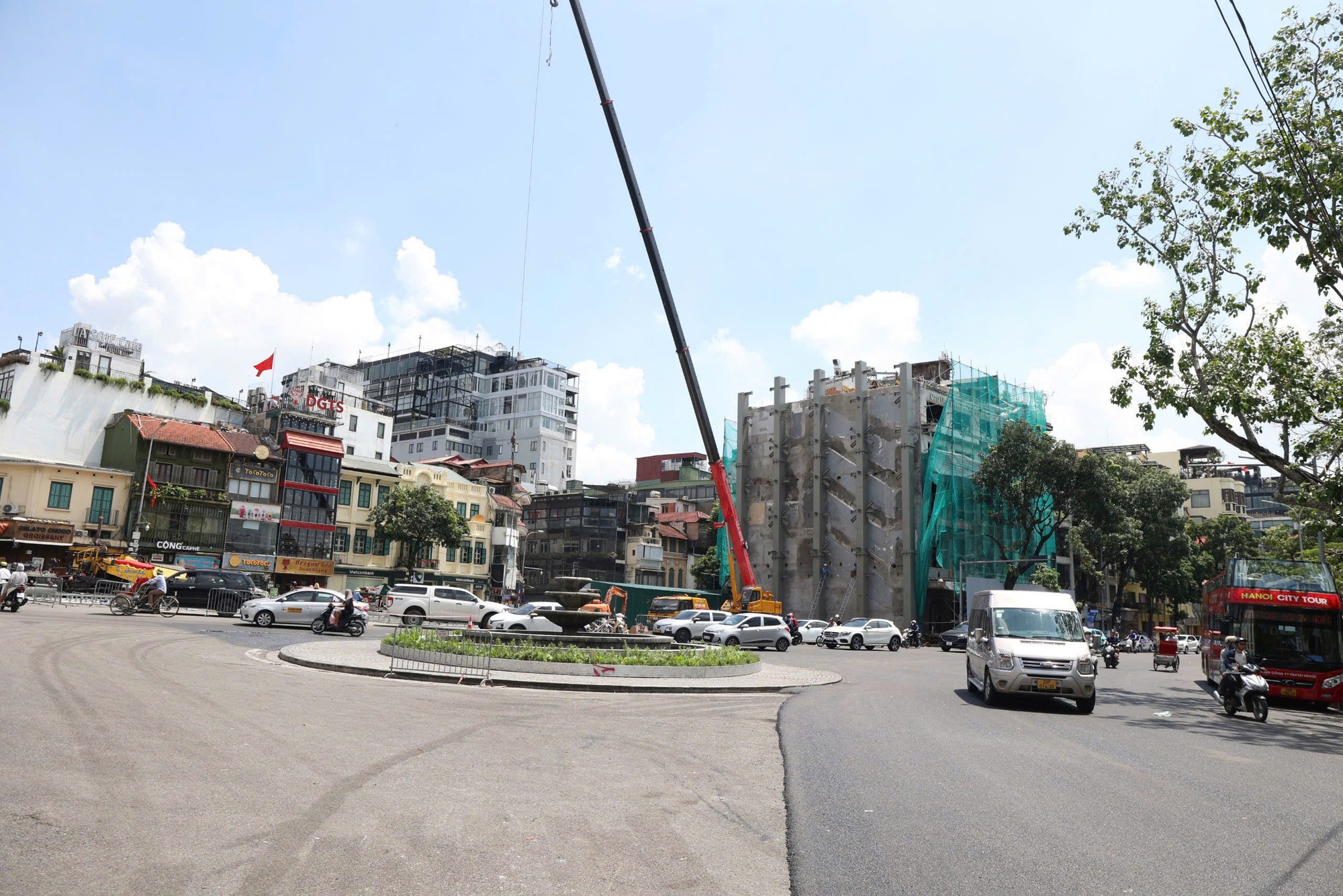 Tháo dỡ hạng mục tạm tại nhà hàng thủy tạ bên hồ Gươm , khôi phục kiến trúc gốc - Ảnh 13. Tháo dỡ hạng mục tạm tại nhà hàng thủy tạ bên hồ Gươm , khôi phục kiến trúc gốc - Ảnh 13.