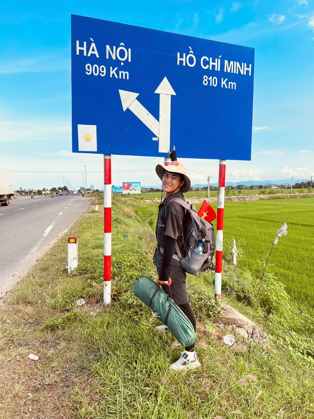 Hai ch&agrave;ng trai đi bộ hơn 2 th&aacute;ng để đến H&agrave; Nội dịp 2/9: Bữa s&aacute;ng kh&ocirc;ng thể n&agrave;o qu&ecirc;n ở Nghệ An- Ảnh 2.