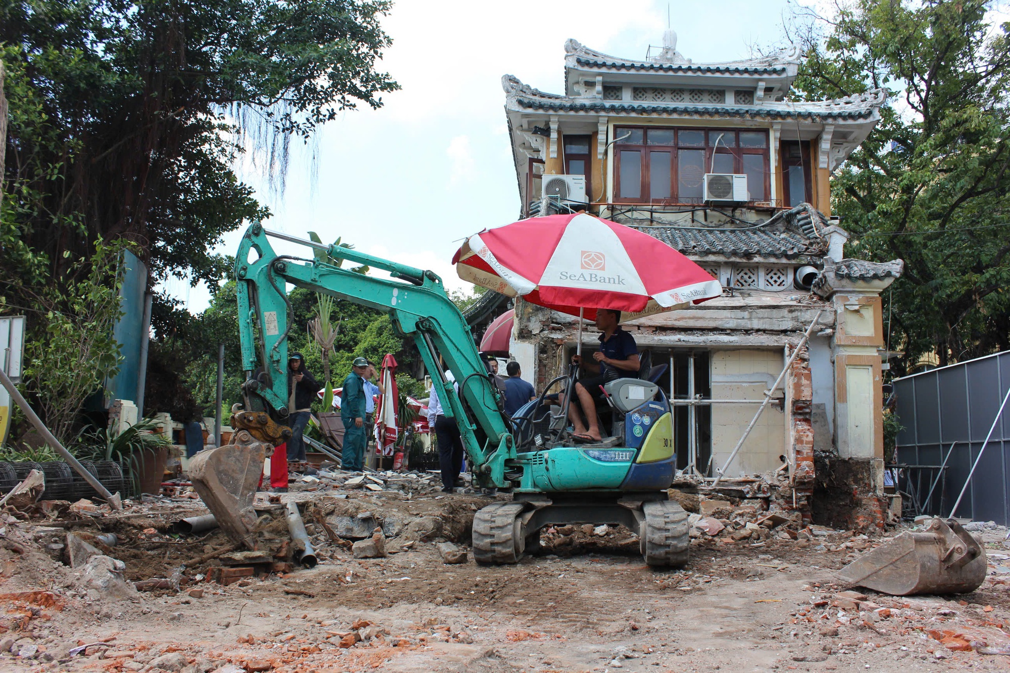 Tháo dỡ hạng mục tạm tại nhà hàng thủy tạ bên hồ Gươm , khôi phục kiến trúc gốc - Ảnh 8. Tháo dỡ hạng mục tạm tại nhà hàng thủy tạ bên hồ Gươm , khôi phục kiến trúc gốc - Ảnh 8.