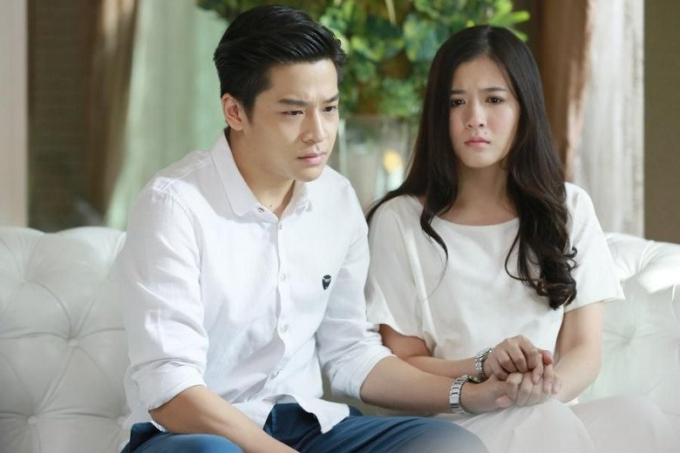 Thấy chồng đưa phong b&igrave; "tiền nh&agrave; ngoại" d&agrave;y cộp, t&ocirc;i mở ra m&agrave; lạnh sống lưng- Ảnh 1.