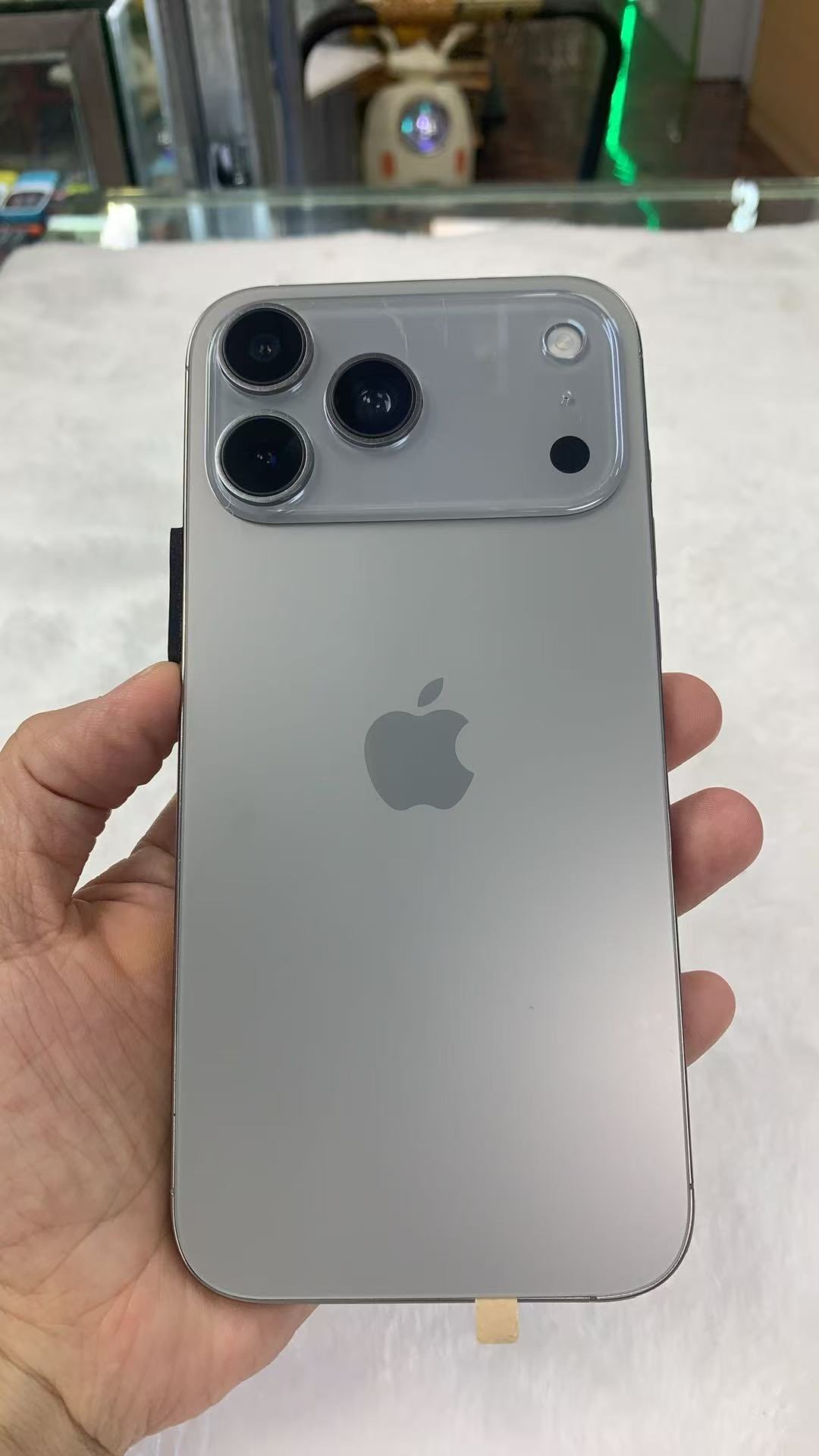 Xuất Hiện Iphone 17 Pro Nhái Chạy Android: Thiết Kế Y Hệt, Cũng Có Dynamic Island Nhưng Nhìn Là Biết Hàng Xuất Hiện Iphone 17 Pro Nhái Chạy Android: Thiết Kế Y Hệt, Cũng Có Dynamic Island Nhưng Nhìn Là Biết Hàng