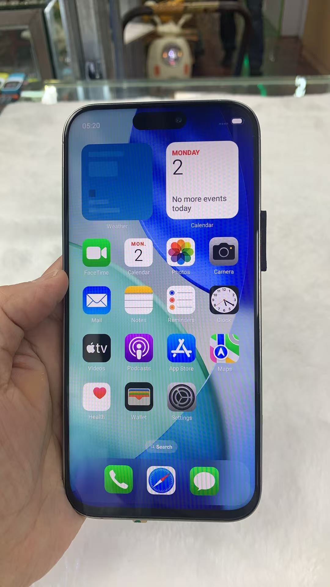 Xuất Hiện Iphone 17 Pro Nhái Chạy Android: Thiết Kế Y Hệt, Cũng Có Dynamic Island Nhưng Nhìn Là Biết Hàng Xuất Hiện Iphone 17 Pro Nhái Chạy Android: Thiết Kế Y Hệt, Cũng Có Dynamic Island Nhưng Nhìn Là Biết Hàng