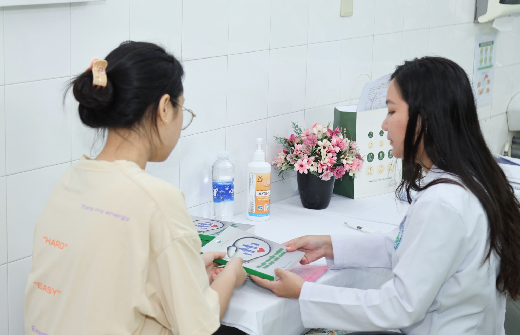 12 trường hợp kh&ocirc;ng được hưởng BHYT khi kh&aacute;m chữa bệnh- Ảnh 1.