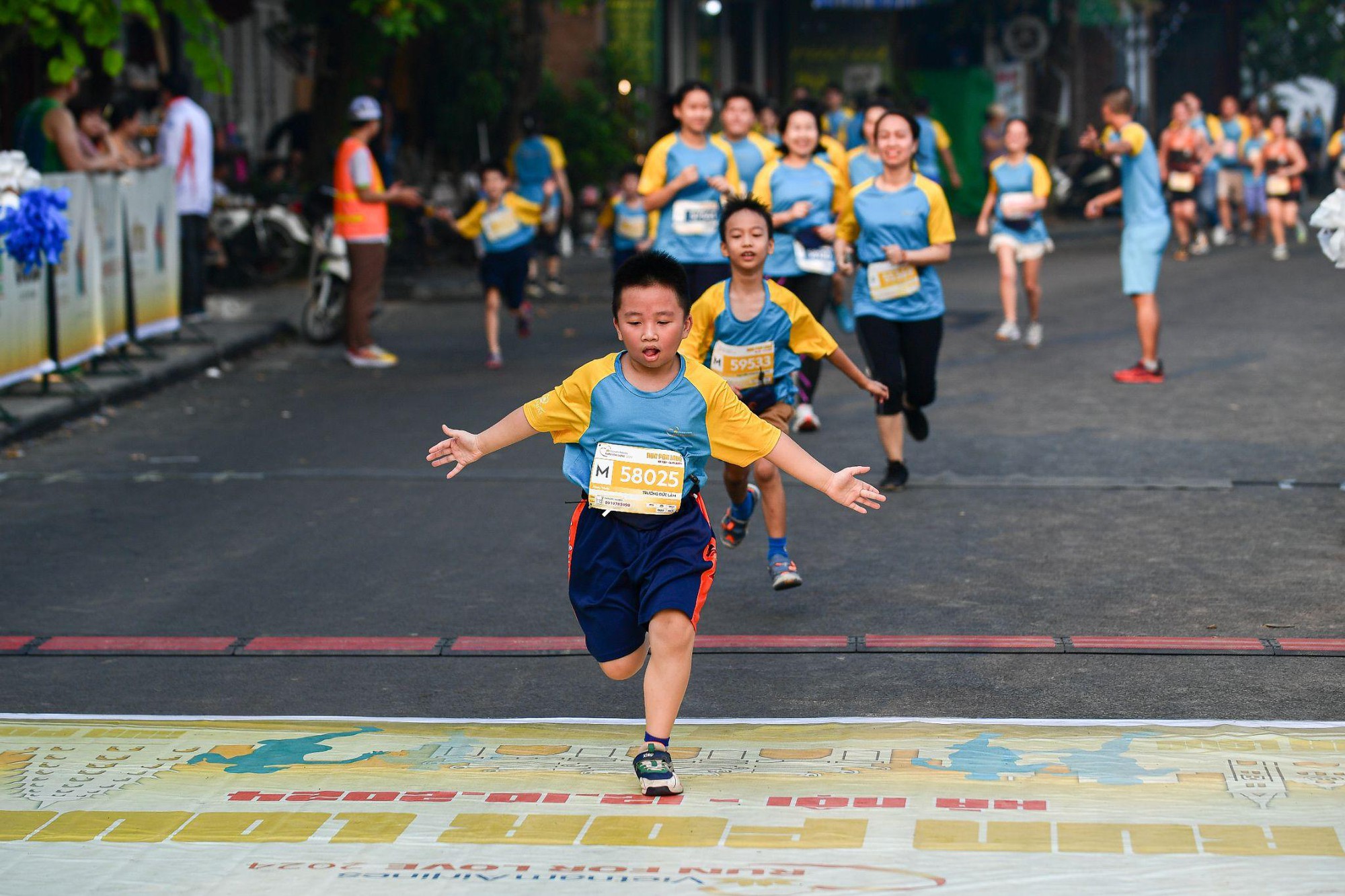 Vietnam Airlines chính thức mở bán vé giải chạy “Run For Love 2025” - Ảnh 2. Vietnam Airlines chính thức mở bán vé giải chạy “Run For Love 2025” - Ảnh 2.