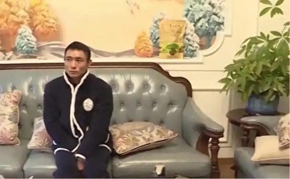 Người đàn ông giàu có sống trong biệt thự 6 tỷ đau khổ vì thất tình - Ảnh 1.