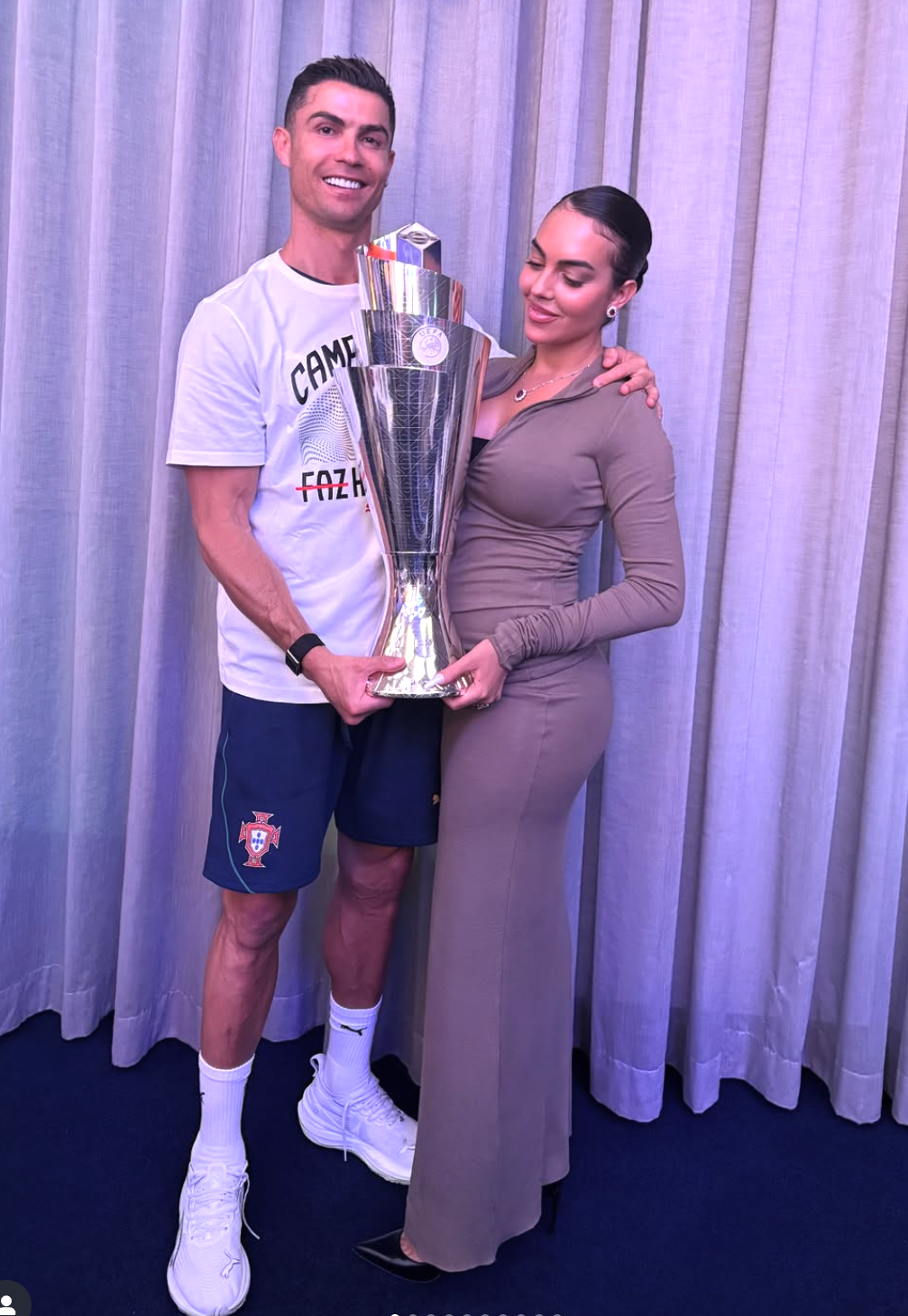 Vợ sắp cưới của Ronaldo - Georgina Rodriguez visual cực đỉnh, body đồng hồ c&aacute;t diện bikini mới "bỏng mắt" - Ảnh 11.