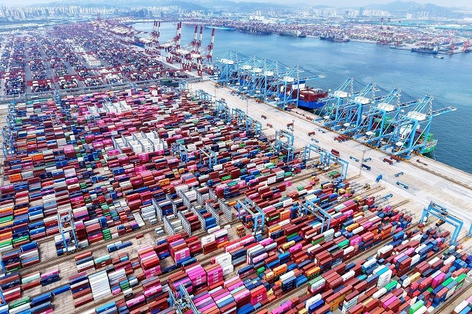 Ông Trump lại tuyên bố hoãn tăng thuế với Trung Quốc  - Ảnh 2.