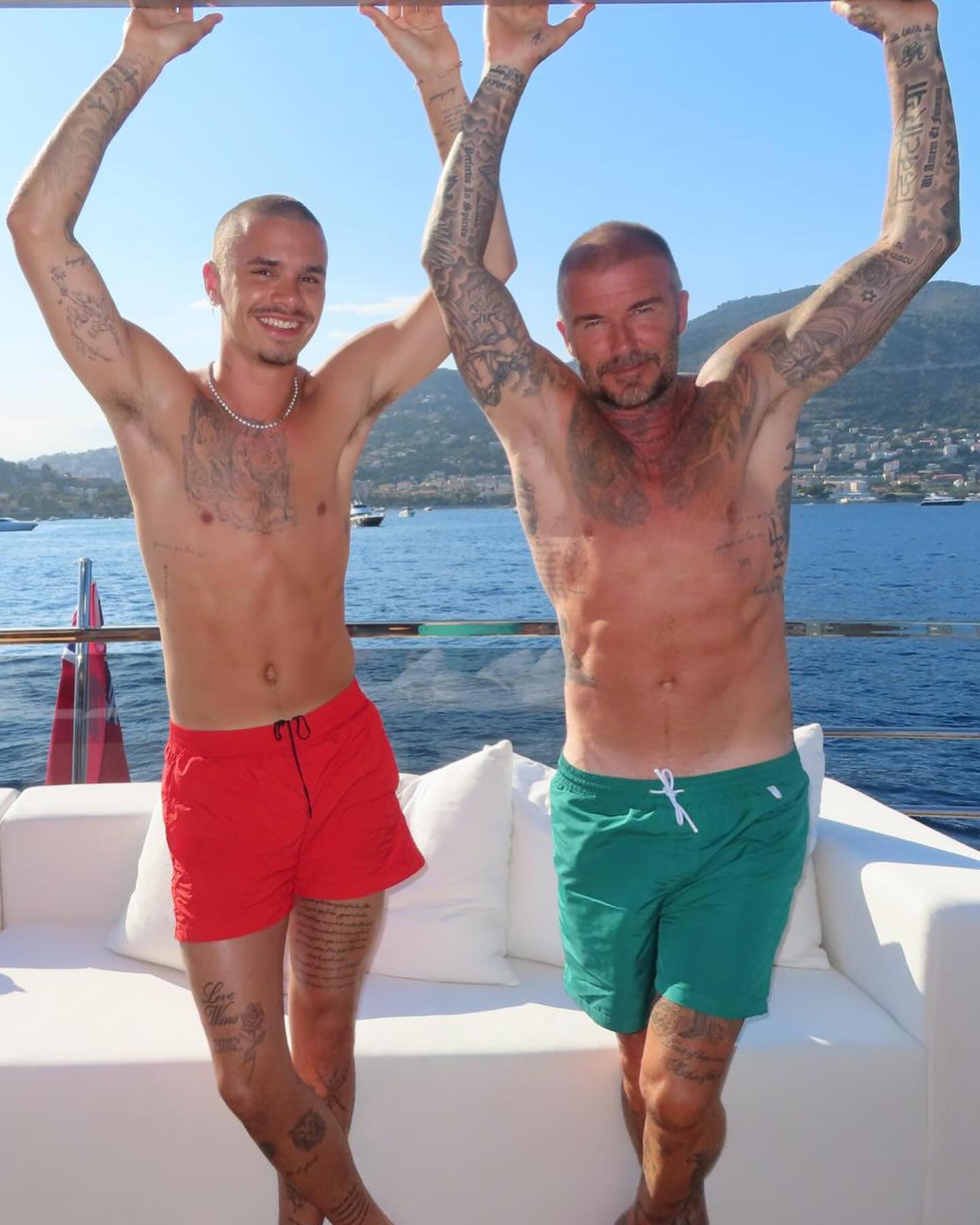 Vợ chồng con cả nhà Beckham tung loạt ảnh nét căng như "cưới lần hai", nhà nội không một ai được mời! - Ảnh 13.