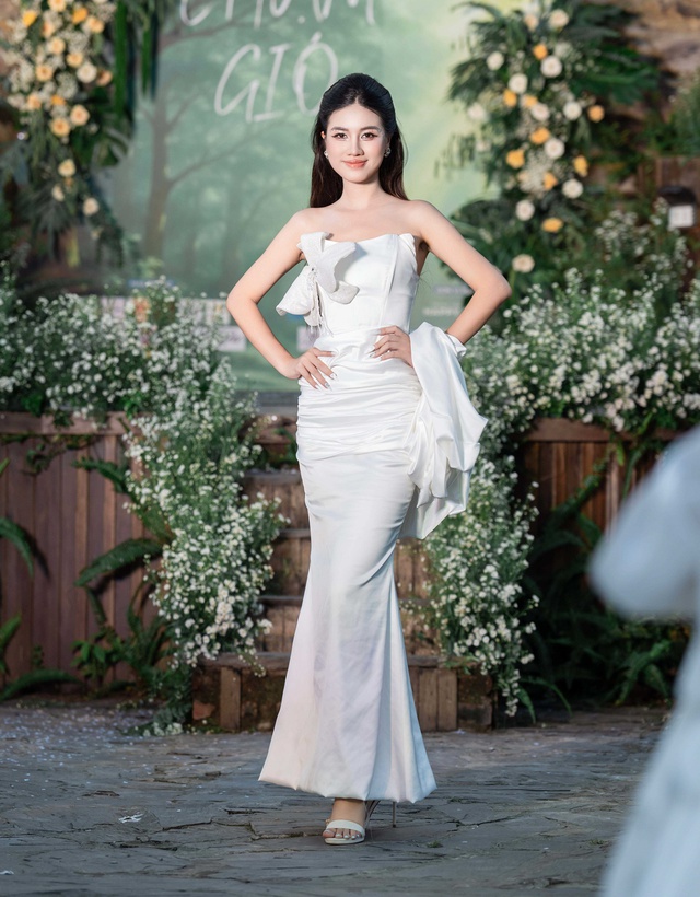 Diễn viên Minh Cúc gây ấn tượng trên sàn catwalk- Ảnh 4.