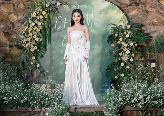 Diễn viên Minh Cúc gây ấn tượng trên sàn catwalk- Ảnh 3.