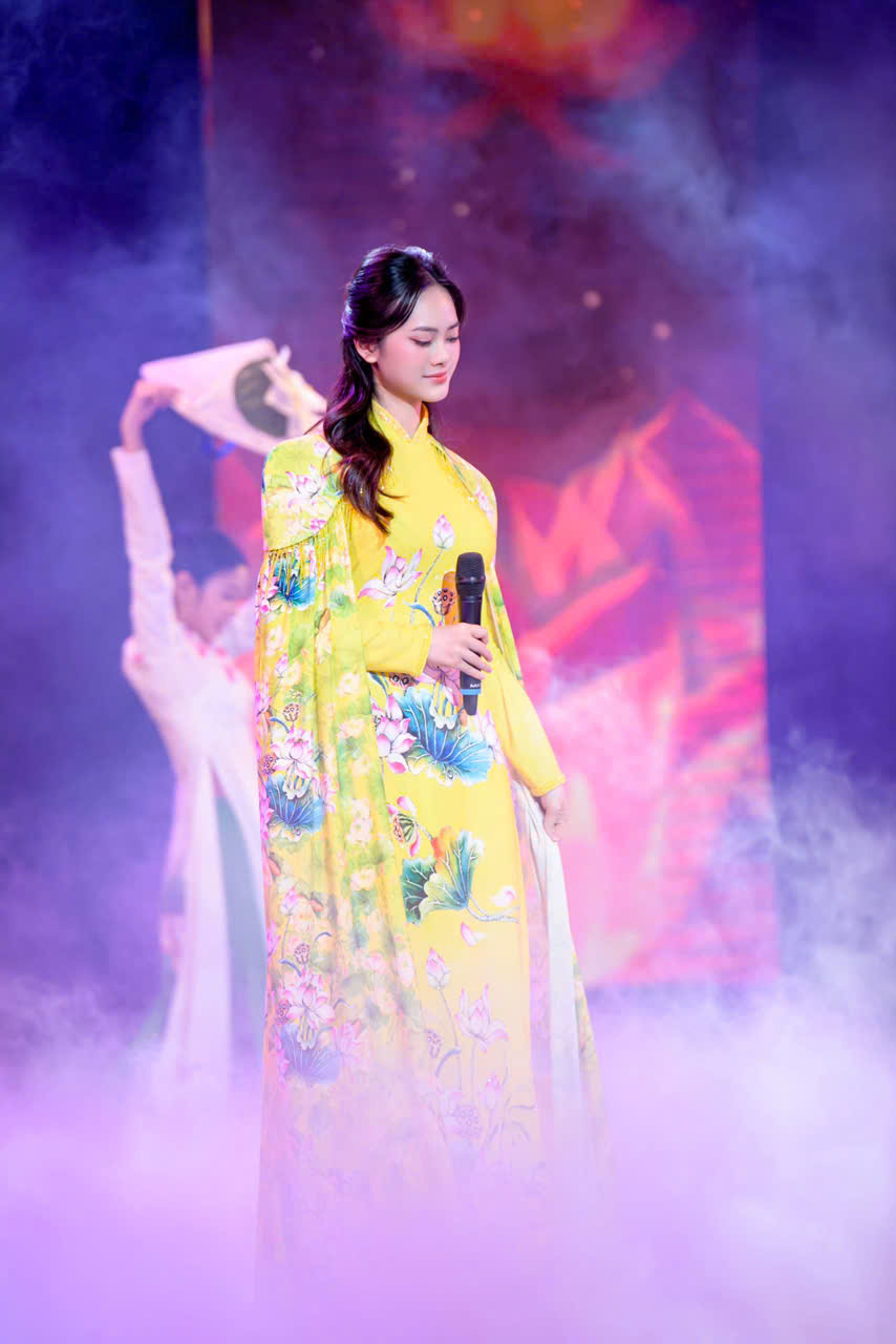 Mai Chi - nữ ca sĩ 17 tuổi, người Hải Phòng: "Âm nhạc đến với tôi từ khi còn trong bụng mẹ" - Ảnh 5. Mai Chi - nữ ca sĩ 17 tuổi, người Hải Phòng: "Âm nhạc đến với tôi từ khi còn trong bụng mẹ" - Ảnh 5.