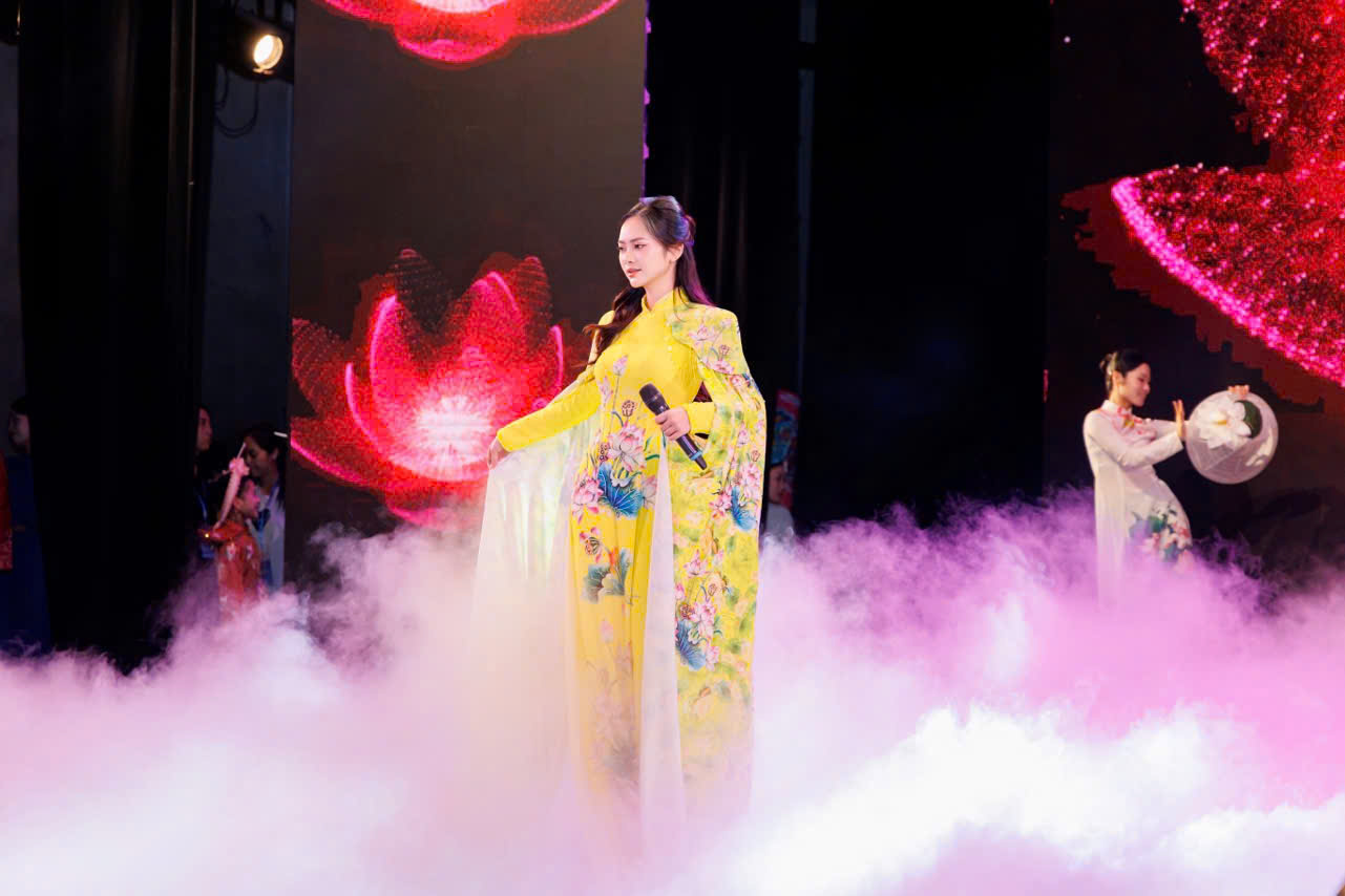 Mai Chi - nữ ca sĩ 17 tuổi, người Hải Phòng: "Âm nhạc đến với tôi từ khi còn trong bụng mẹ" - Ảnh 1. Mai Chi - nữ ca sĩ 17 tuổi, người Hải Phòng: "Âm nhạc đến với tôi từ khi còn trong bụng mẹ" - Ảnh 1.