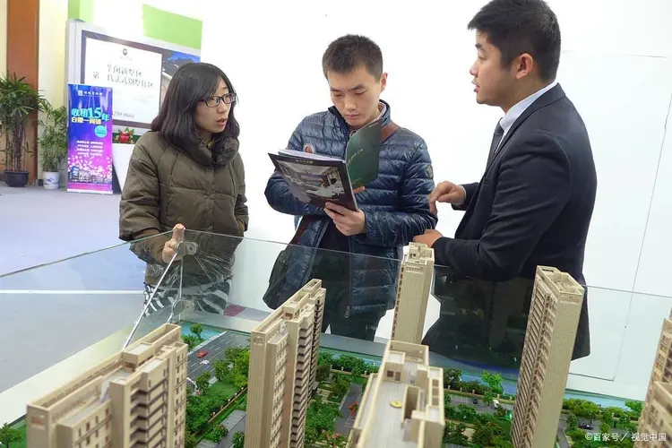 Vay thế chấp mua chung cư 12,7 tỷ, lỗ 8 tỷ: Nên trả nợ hay để ngân hàng tịch thu? - Ảnh 2.