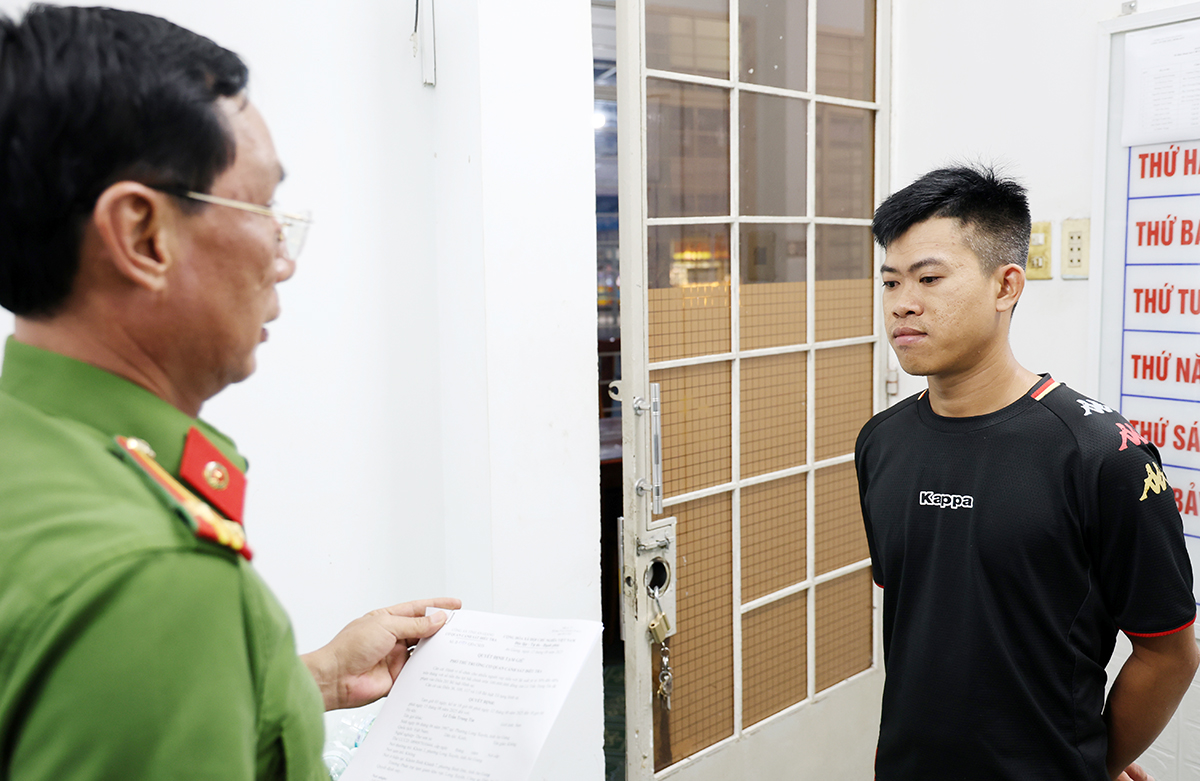 Thỏa thuận bệnh hoạn của kẻ cho vay lãi nặng ở An Giang bị bắt giữ - Ảnh 1.
