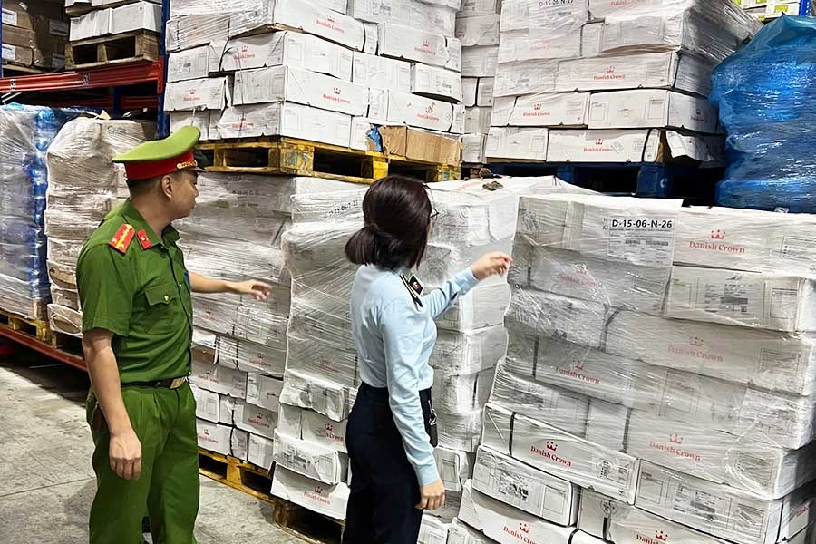 Phát Hiện Gần 16 Tấn Xương Lợn Đông Lạnh Hết Hạn Tại Kho Lạnh Ở Hà Nội 1 Phát Hiện Hơn 15 Tấn Xương Lợn Đông Lạnh Hết Hạn Tại Kho Lạnh Ở Hà Nội - Ảnh 1.